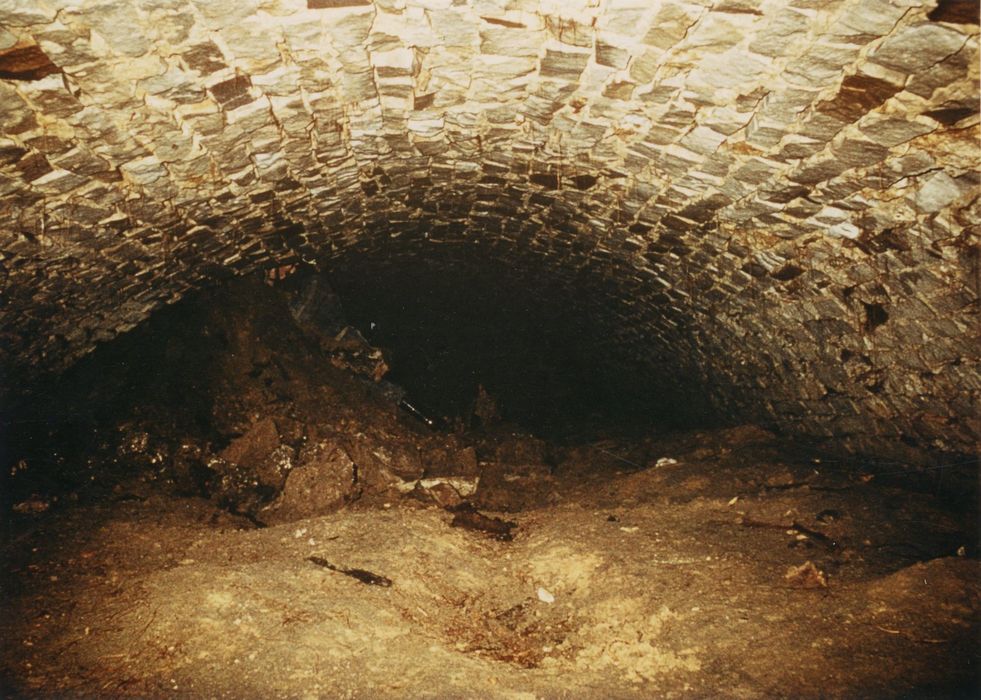 caves situées dans l’ancien grand parc