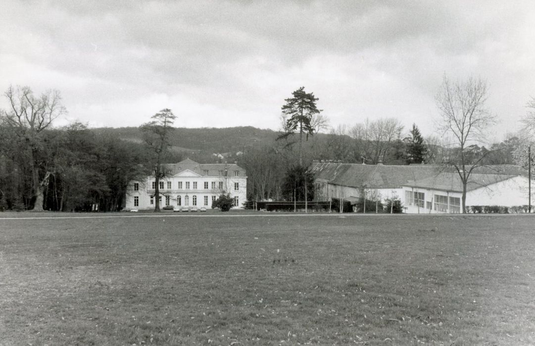 vue générale du château dans son environnement depuis le Nord