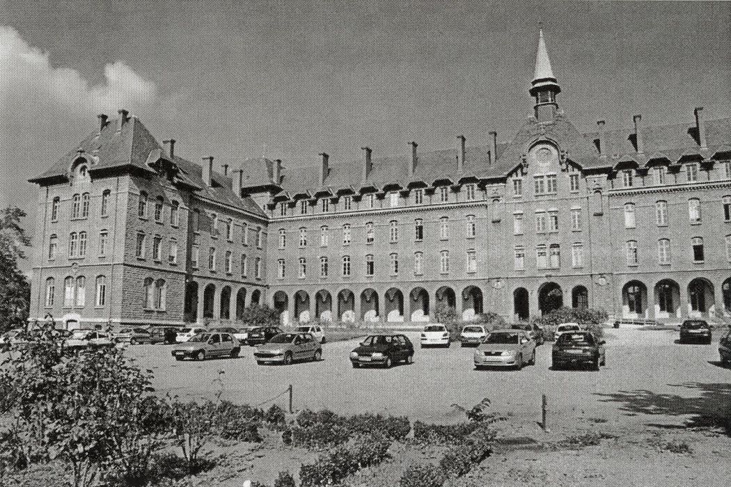 façade antérieure, vue partielle (photocopie numérisée)