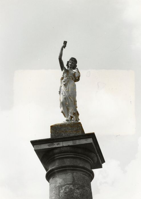 parc, colonne de la concorde civile, détail de la statue sommitale