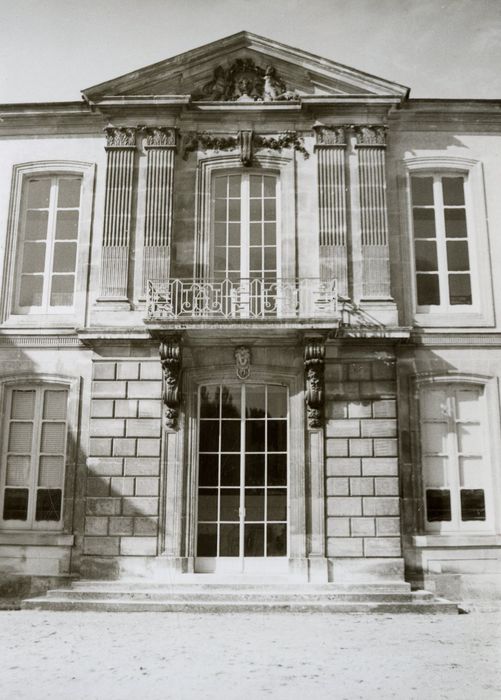 façade est, avant-corps central