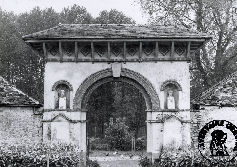 communs, porche d’accès à la cour intérieure, élévation ouest