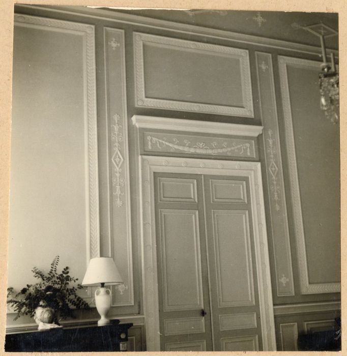 1er étage, salon, vue partielle des décors