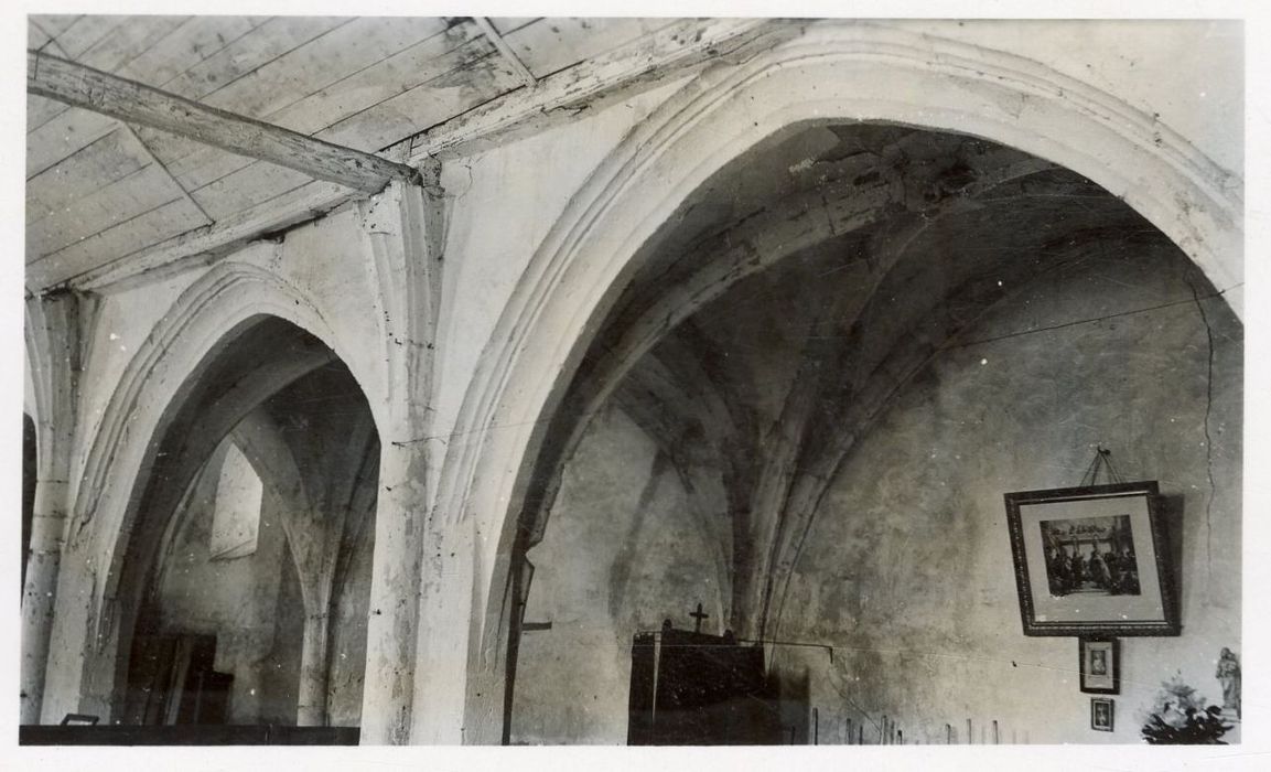 nef, vue partielle des grandes arcades