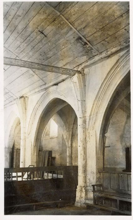 nef, vue partielle des grandes arcades