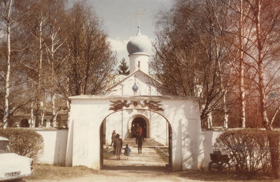 porche d’accès ouest au cimetière