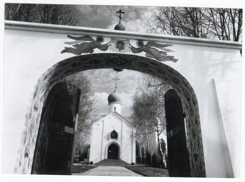 porche d’accès ouest au cimetière