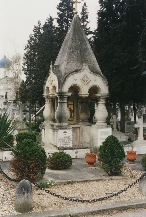 chapelle et sépultures des jeunes Russes morts pour la France