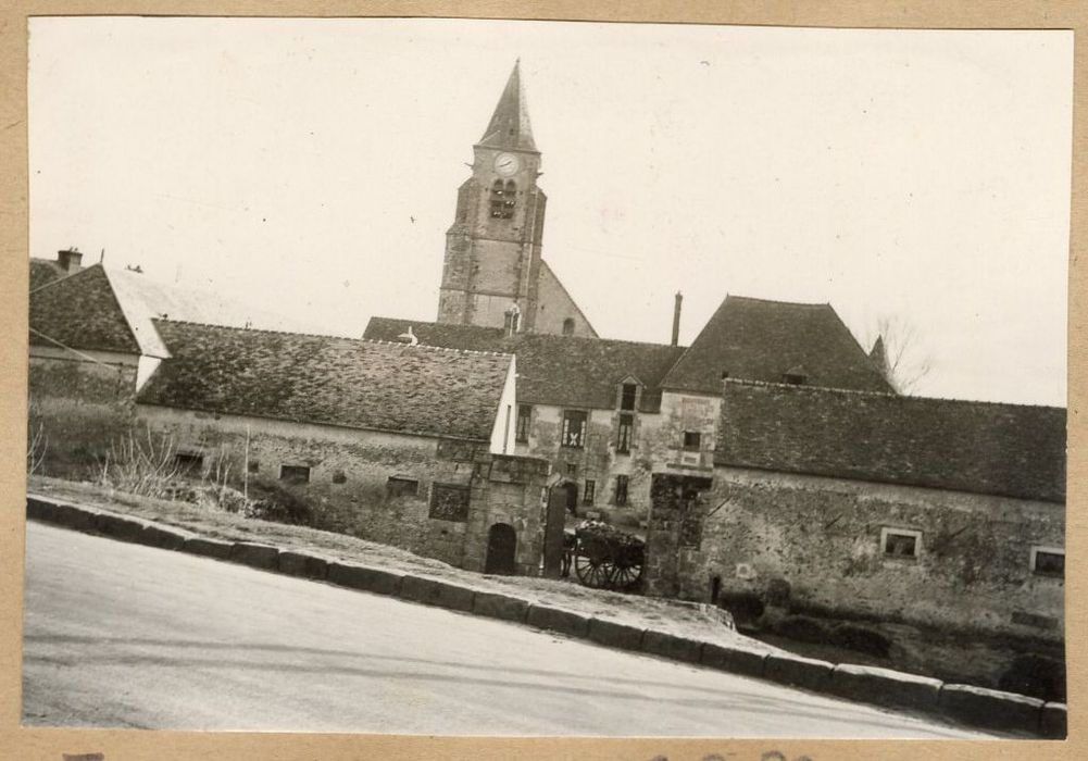 ensemble nord-ouest avec portail d’accès à la cour intérieure