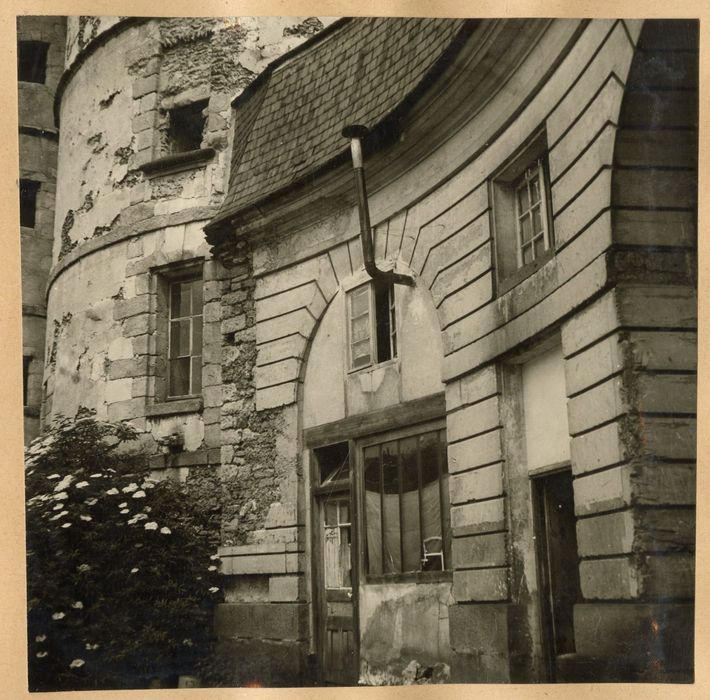 bâtiment sud, façade ouest sur la cour intérieure, vue partielle