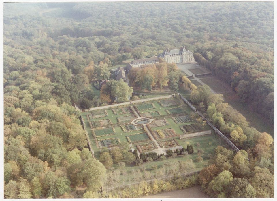 vue aérienne de l’ensemble des bâtiments dans leur environnement