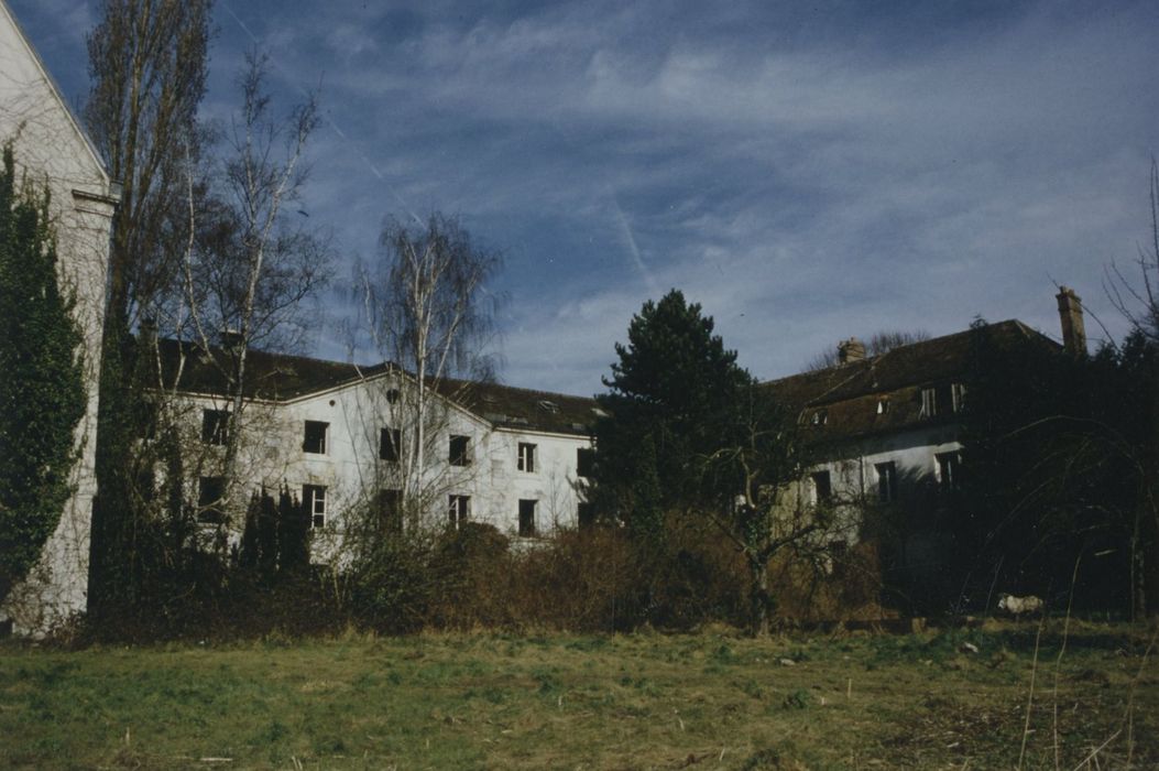 vue partielle des bâtiments depuis le Sud