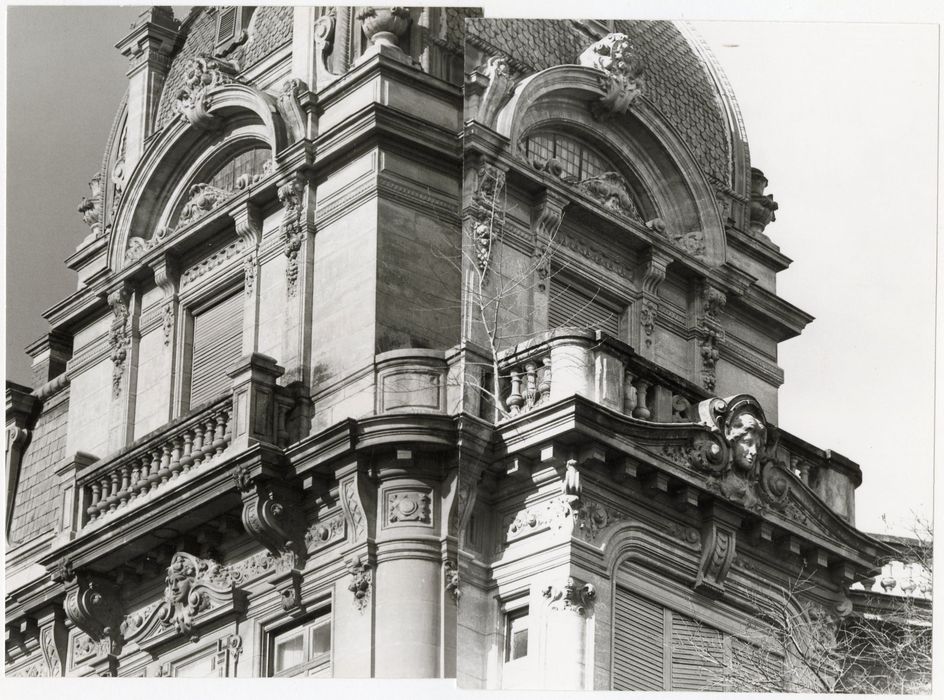 tour sud-est, vue partielle des façades sur rue