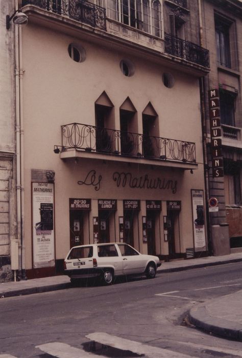 façade sur rue, vue partielle