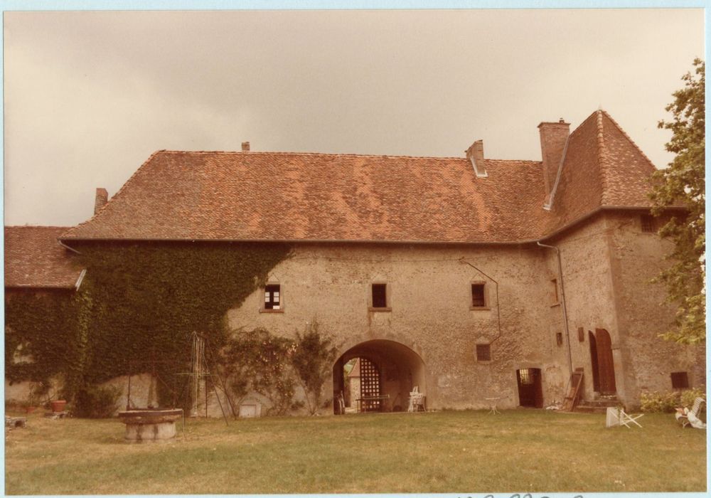 Logis, façade ouest