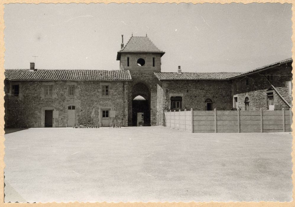 aile ouest, façade est sur la cour intérieure