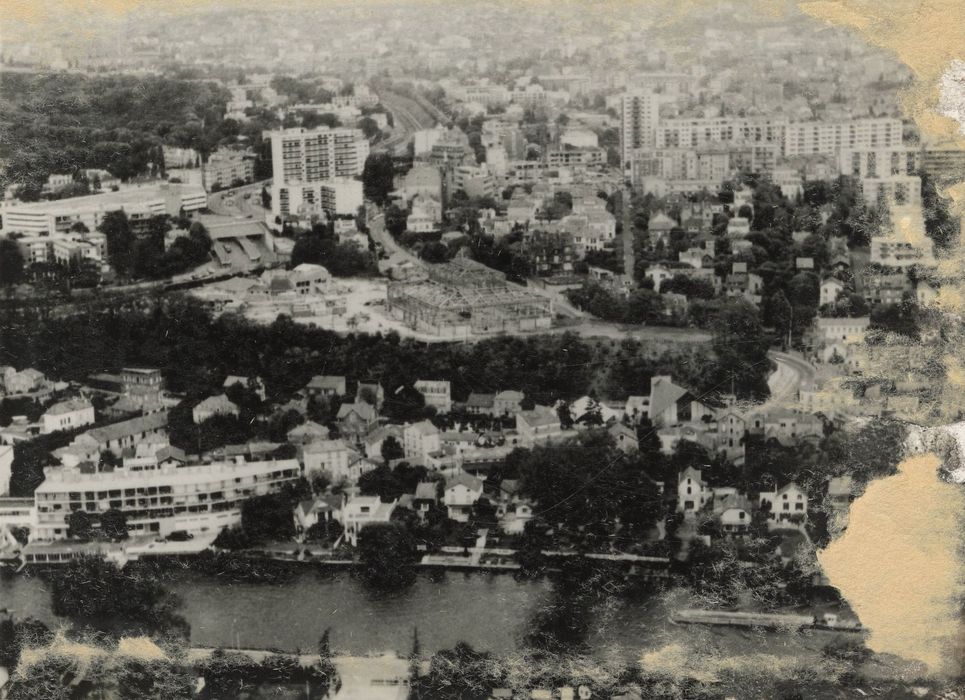 vue aérienne du pavillon dans son environnement