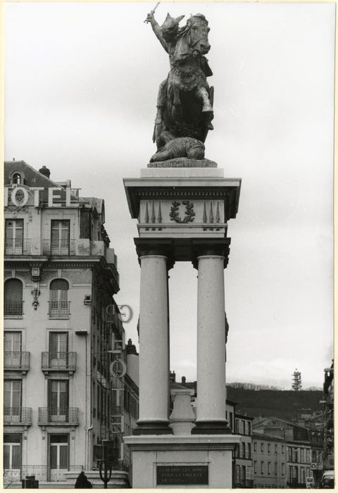 statue, face sud