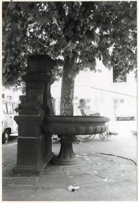 fontaine d’une cour