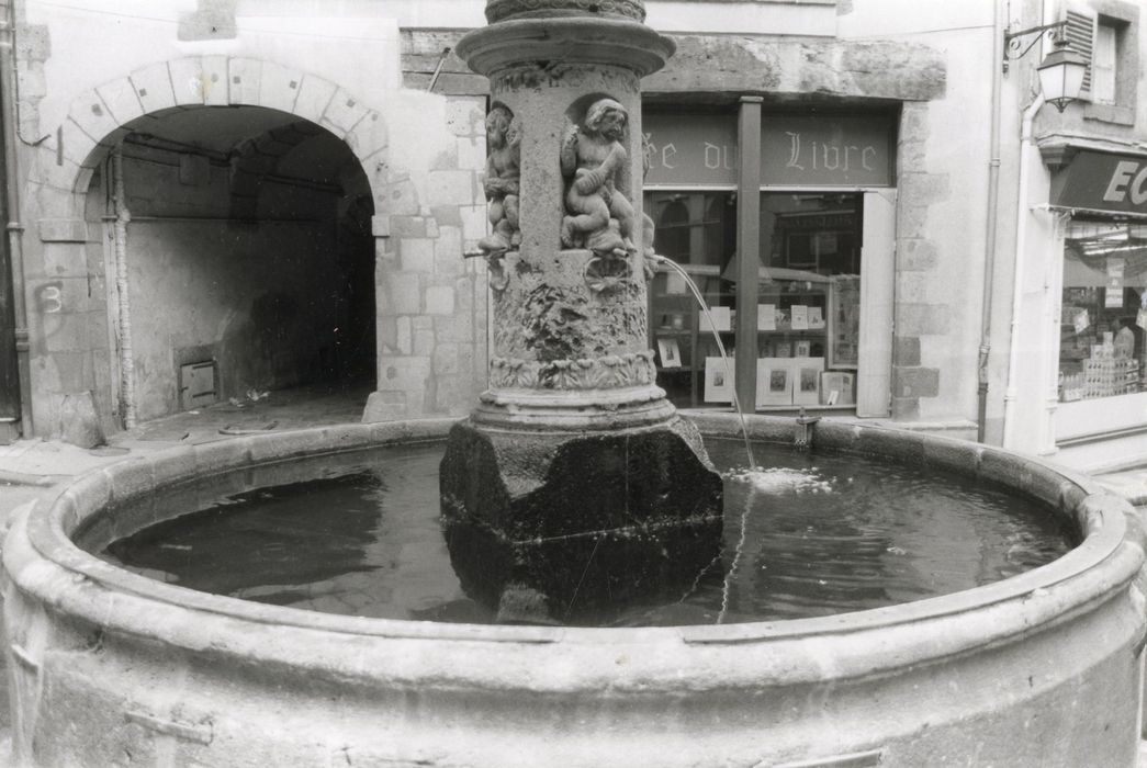 vue partielle de la fontaine