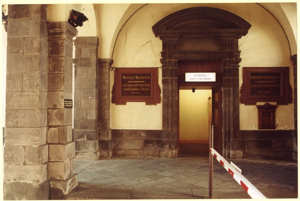 vestibule d’entrée côté du boulevard Léon Malfreyt