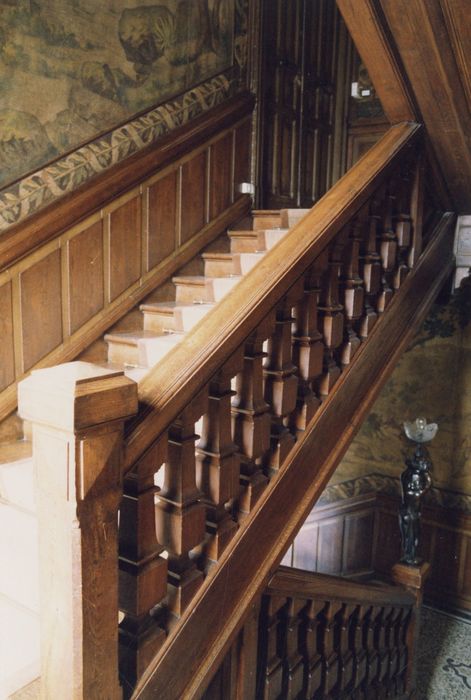 escalier, rampe d’escalier entre le rez-de-chaussée et le 1er étage