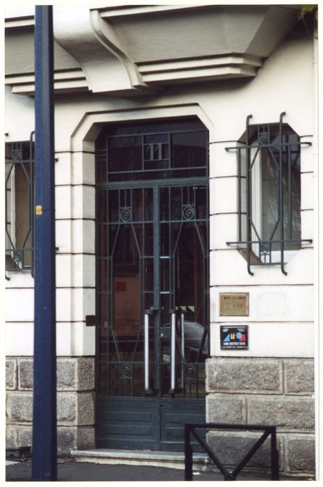 porte d’accès sur rue