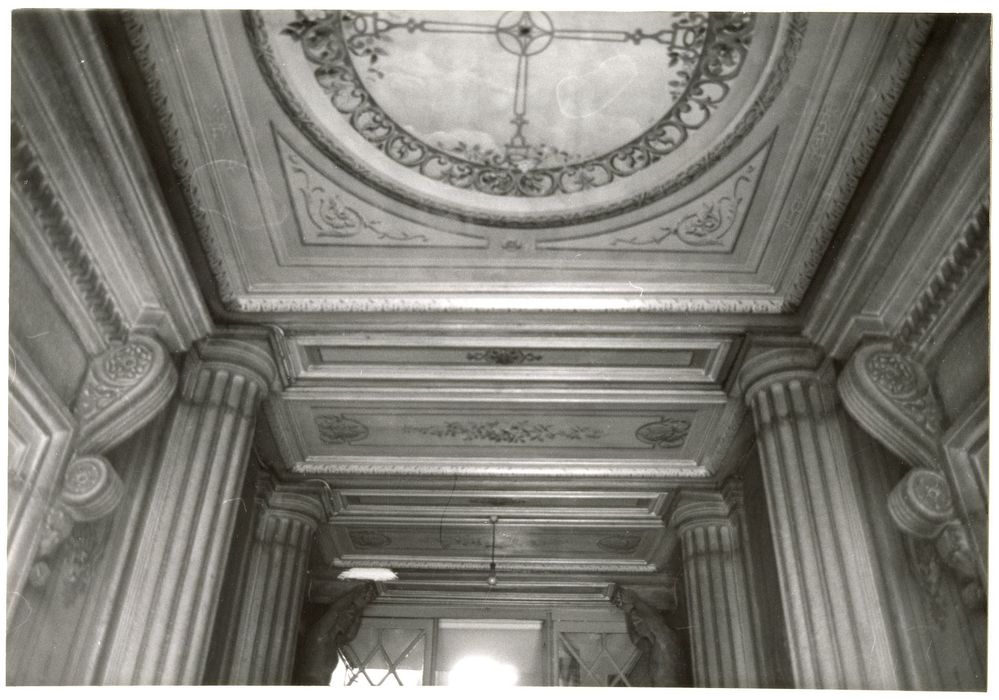 vestibule d’entrée, vue partielle du décor