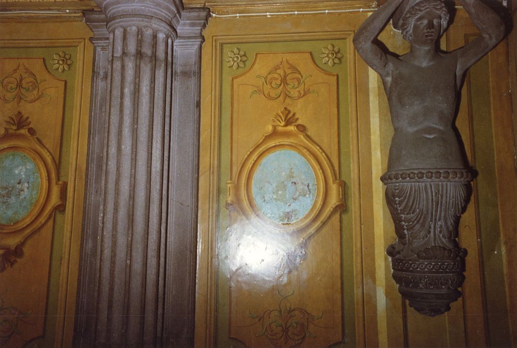 vestibule d’entrée, vue partielle du décor