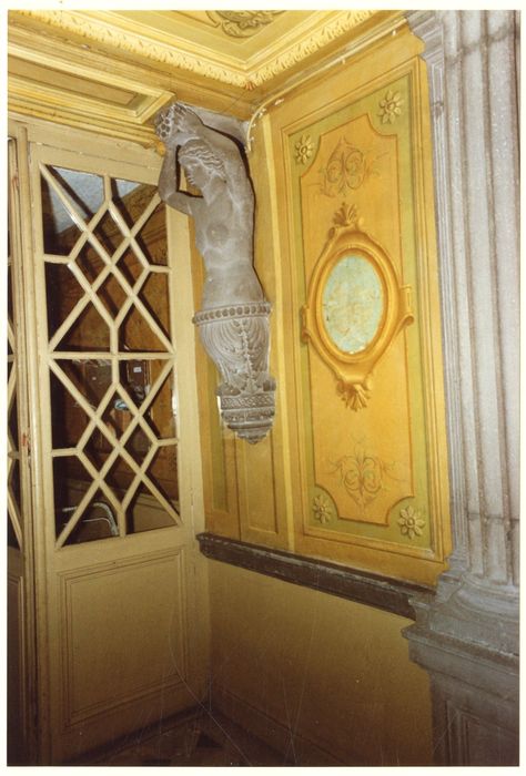 vestibule d’entrée, vue partielle du décor