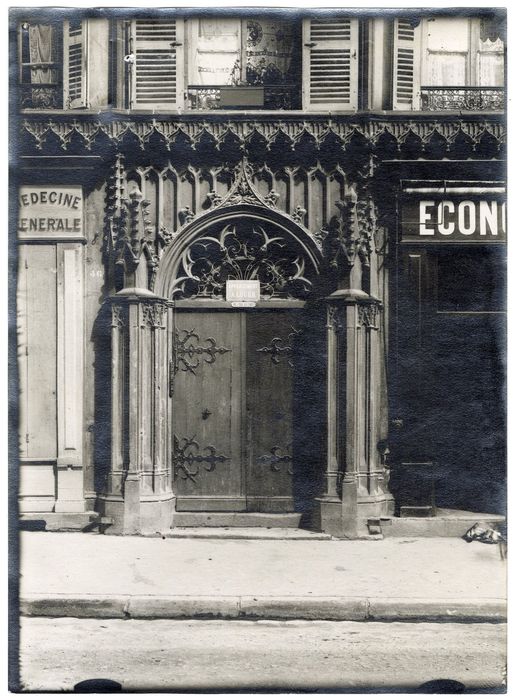 porte d’accès sur rue