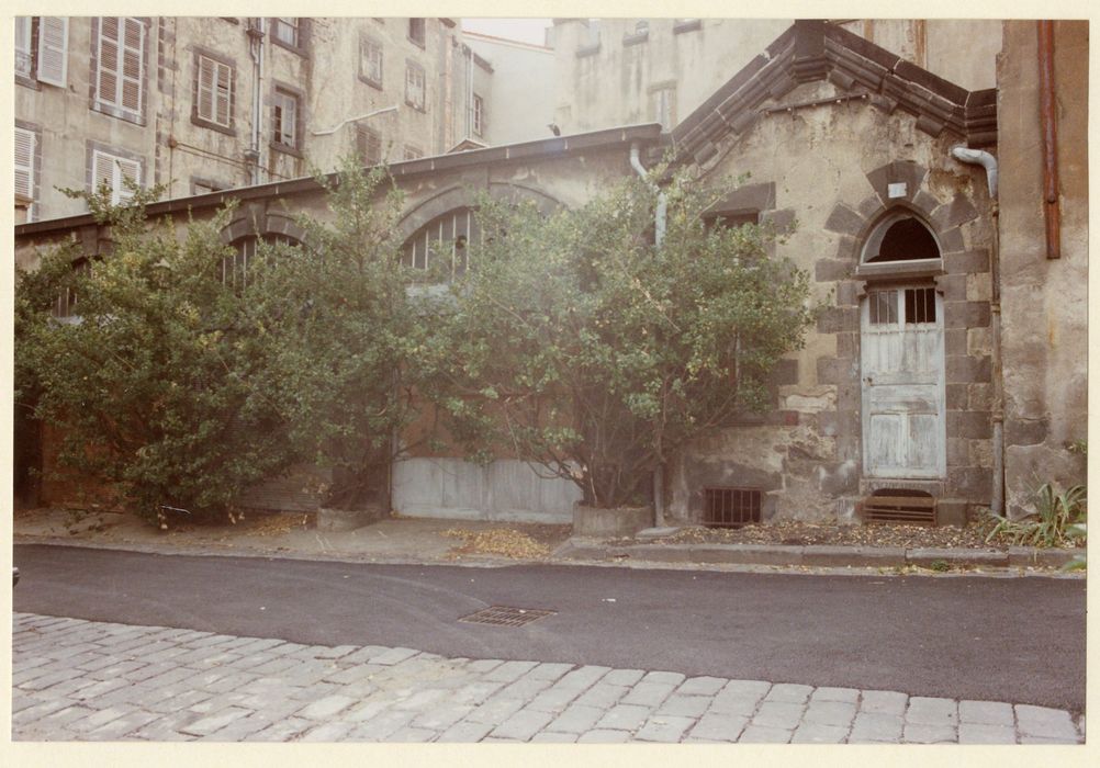 façade sur le passage des anciens ateliers