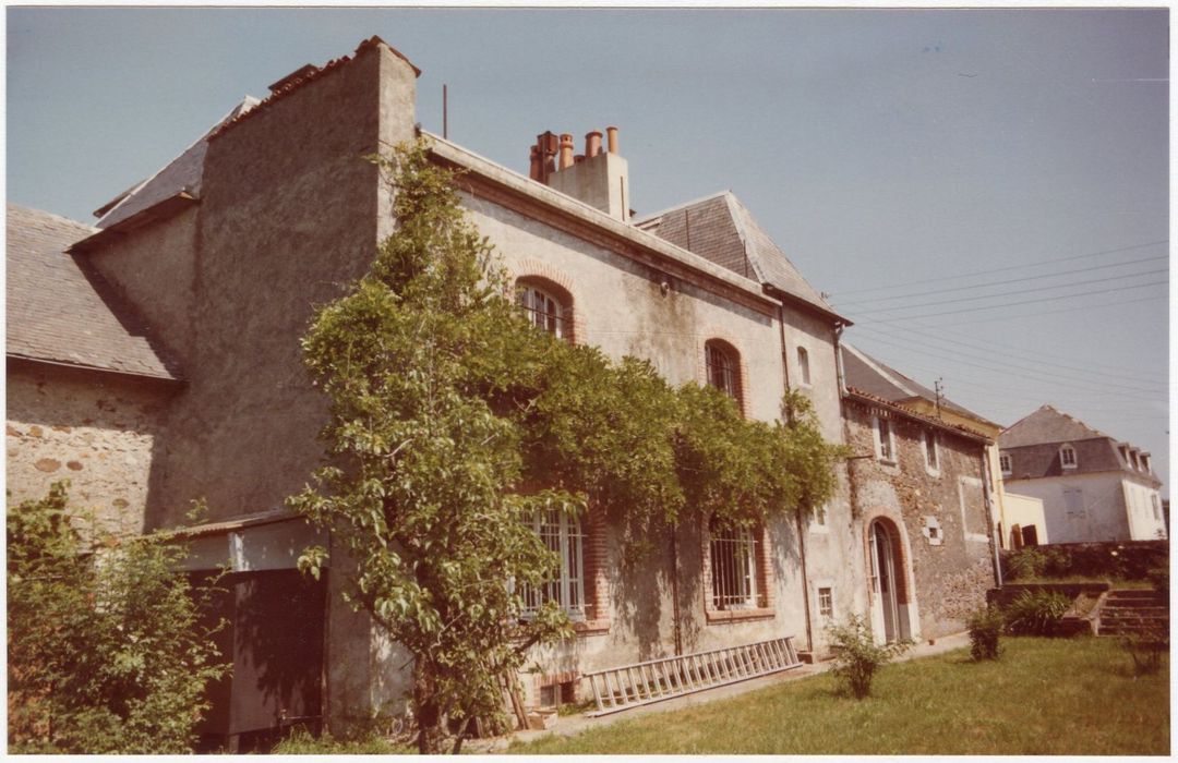 communs, façade ouest