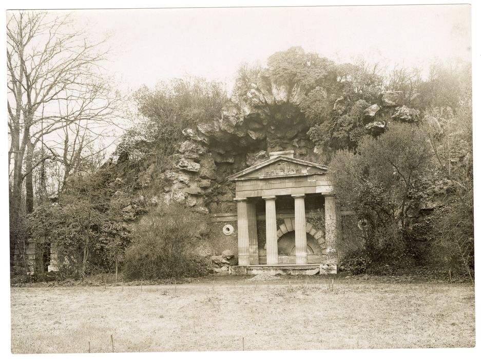 petit temple dans le parc