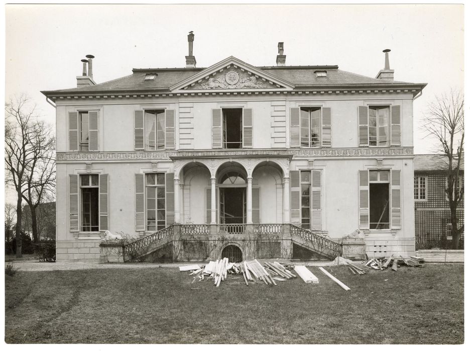 façade sur jardin, vue partielle