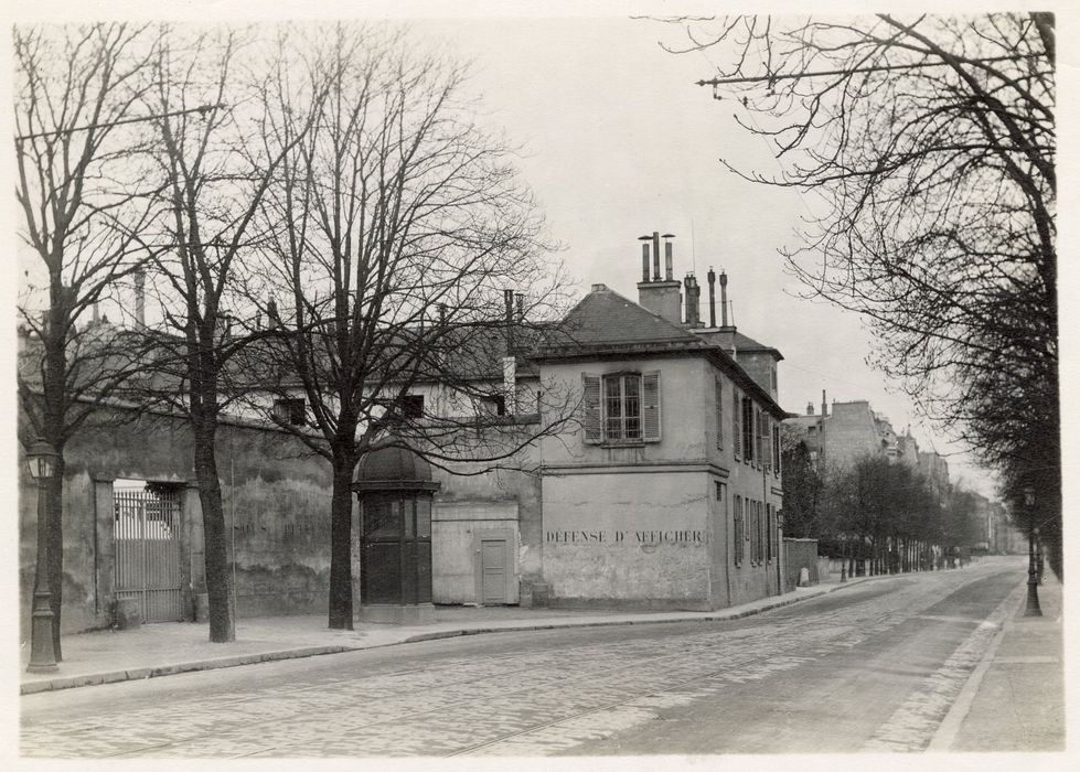 vue générale des façades des communs sur rue