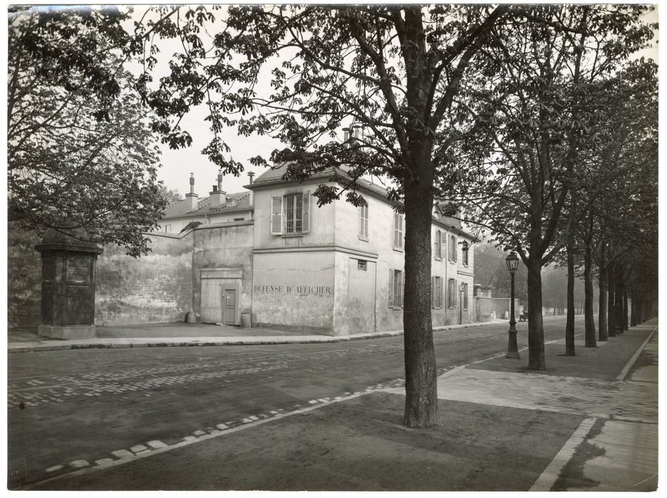 vue générale des façades des communs sur rue