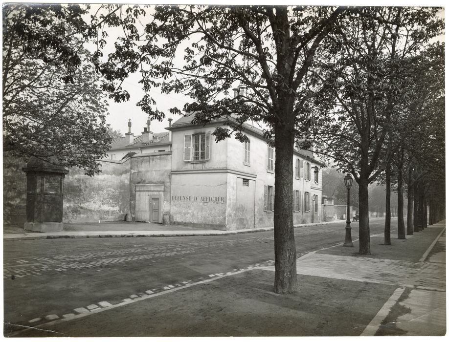 vue générale des façades des communs sur rue