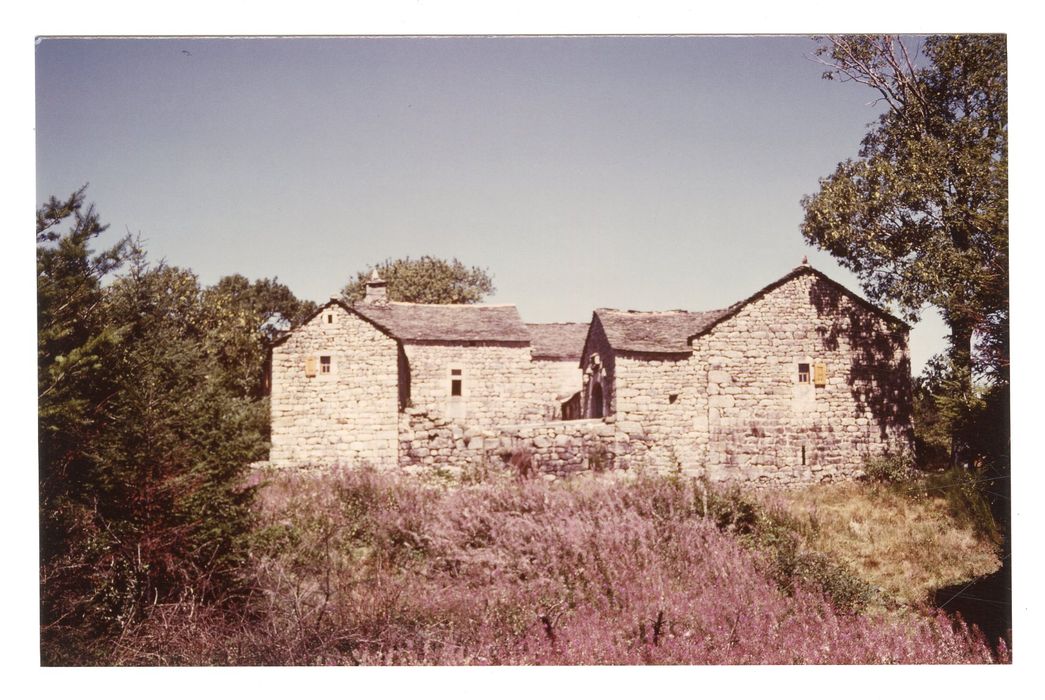 vue générale des bâtiments depuis le Sud