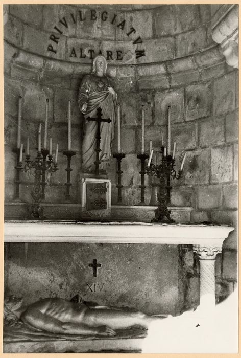 autel, statue : Christ au tombeau, Christ du Sacré-Coeur