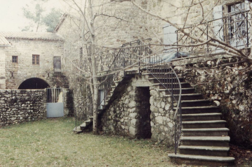 escalier d’accès à la terrasse nord