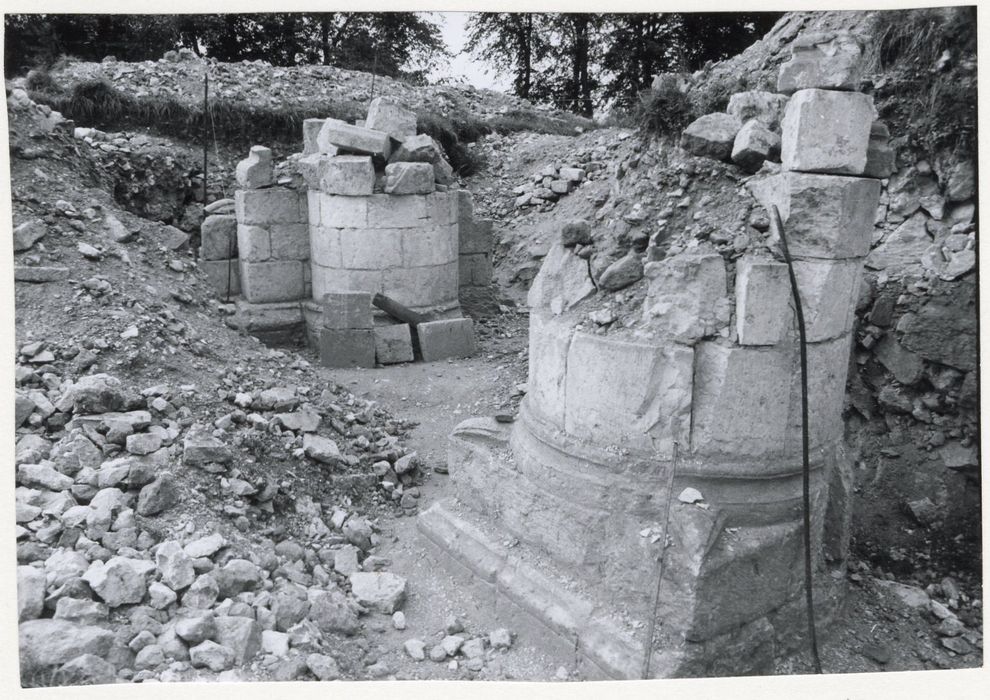 pile du déambulatoire, vue partielle des vestiges