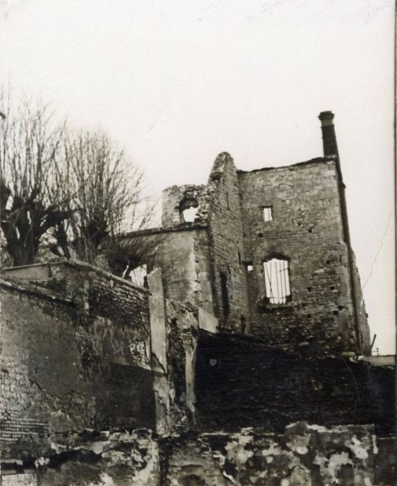 tour carrée au Nord-Est des remparts Gallo-romains