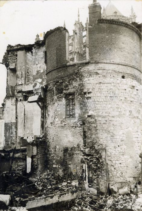 tour ronde à l ‘Est des remparts Gallo-romains