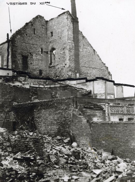 tour carrée au Nord-Est des remparts Gallo-romains