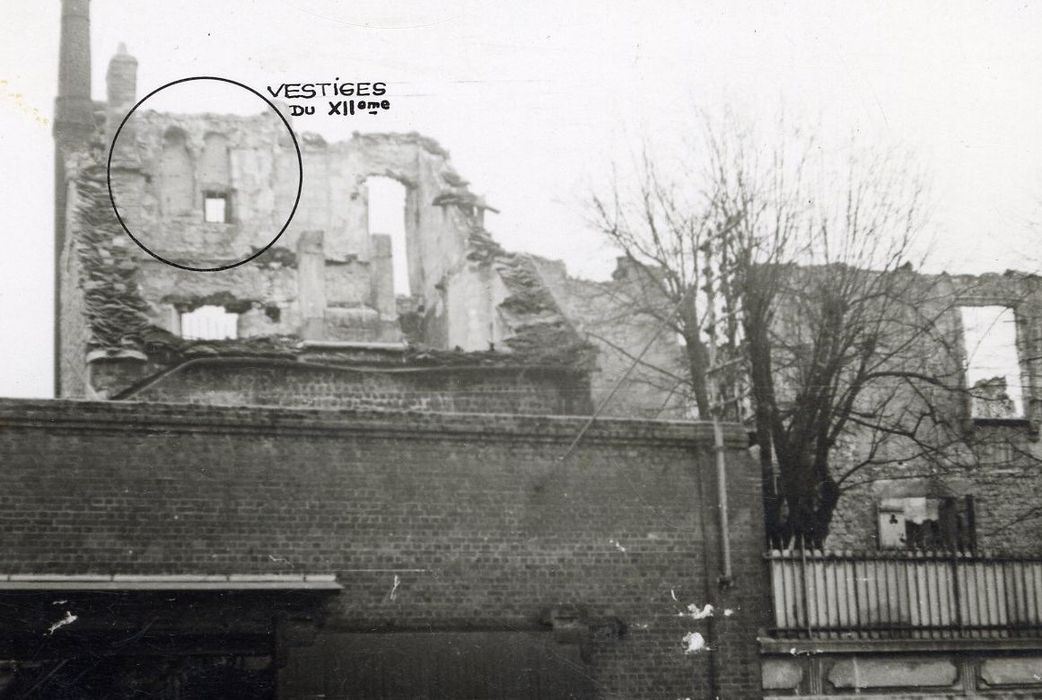 tour carrée au Nord-Est des remparts Gallo-romains