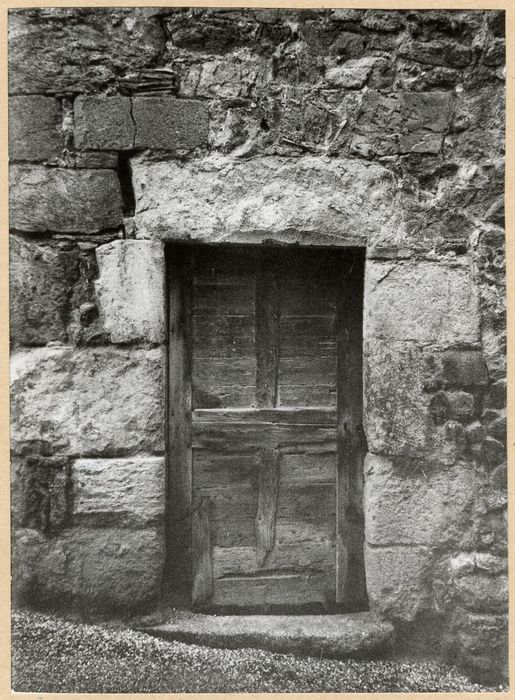 porte d’accès sur la rue du Vieil Hôpital