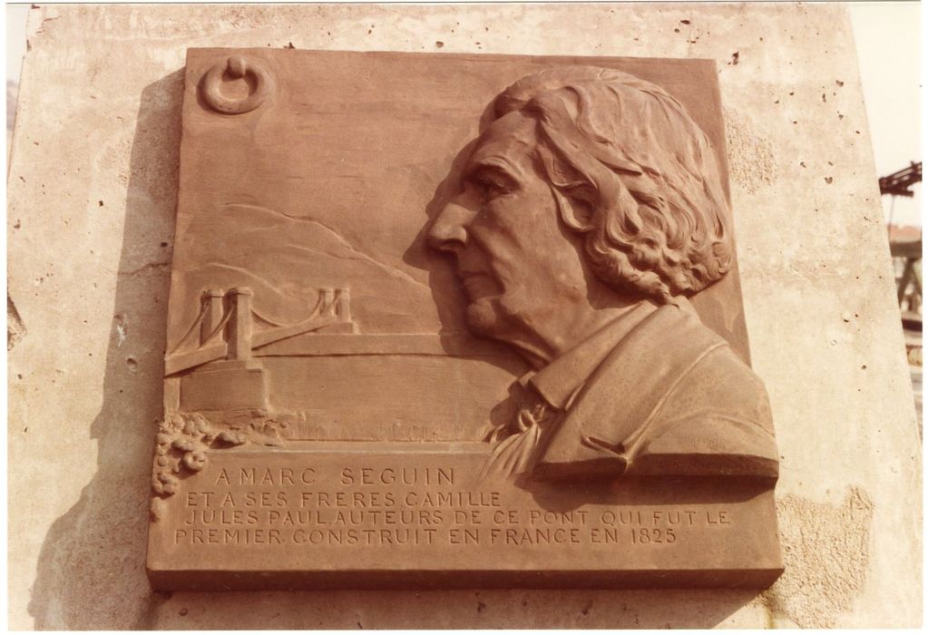 détail du bas-relief de Marc Seguin