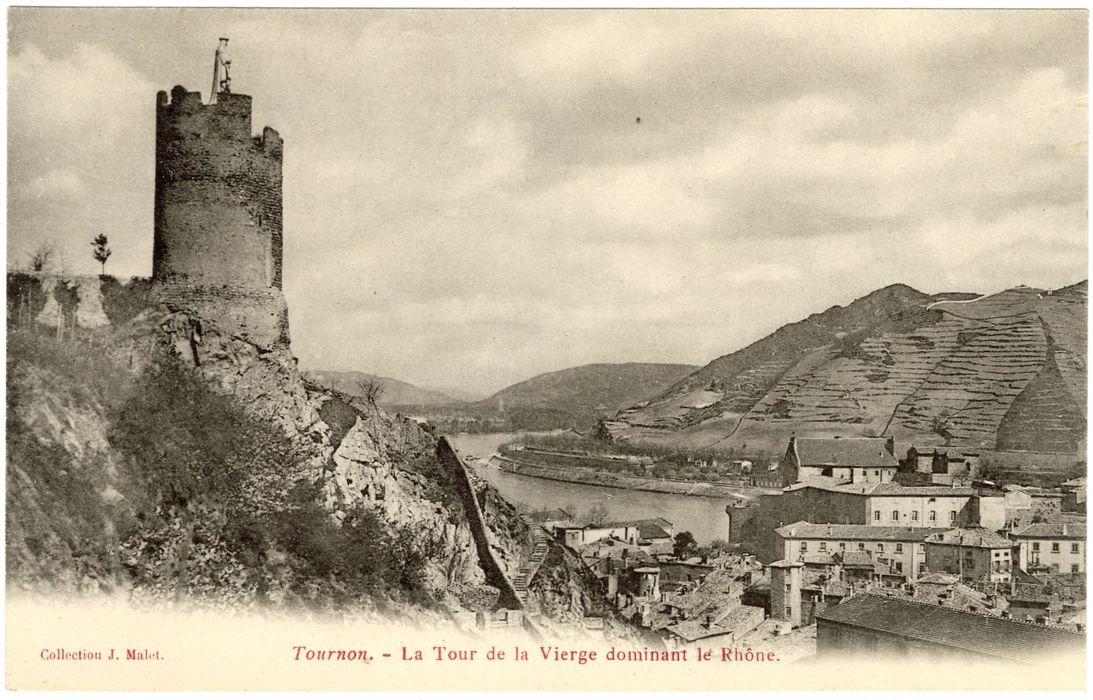 vue générale de la tour dans son environnement depuis le Sud