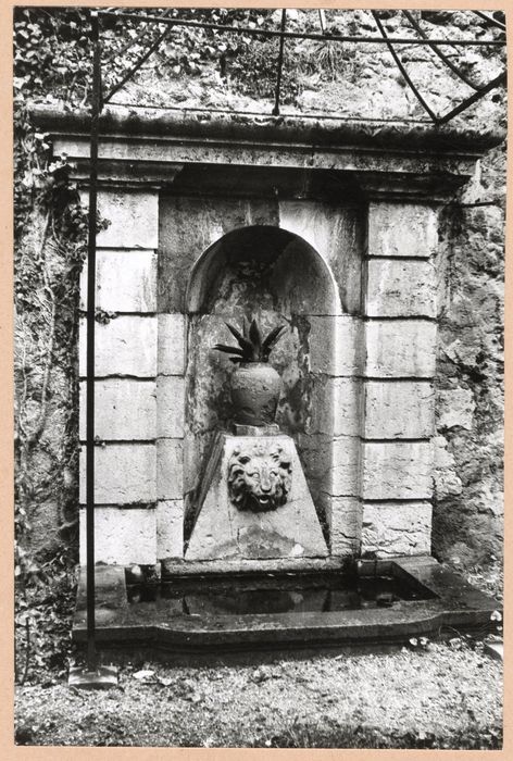 fontaine n°2 dans le jardin